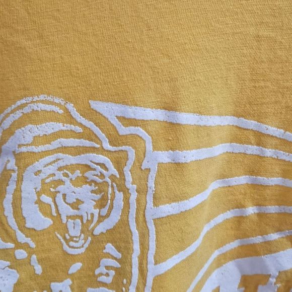 NWT Old Navy Yellow and White Bear '94 Graphic T-Shirt 3X - Picture 5 of 5